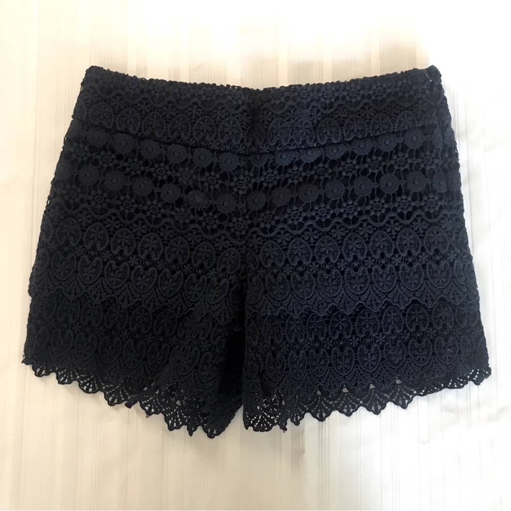 A crochet short, navy blue or white like brand new